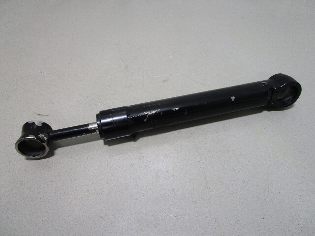 98703A17 Mercruiser Bravo I II III Stern Drive Trim Tilt Cylinder Ram Port