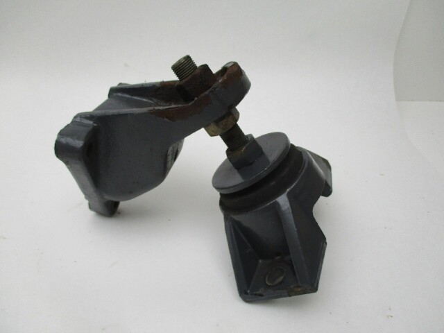 Volvo Cobra 4.3 5.0 5.7 Front Motor Mount 983903 0983903 0913690 3853805 3852760