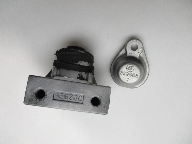 0436200 Midsection Upper Mount & Cover Johnson 10 15 HP Evinrude 436200 0339666