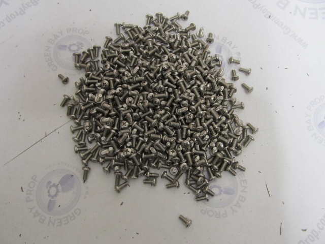 Lot of 580 #8-32 x 3/8" Phillips Pan Head Stainless Steel Machine Screws