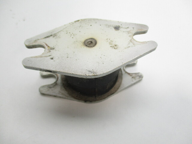 0321469 Lower Front Rubber Mount & 0321470 Lower Mount Evinrude Johnson 20-35 Hp
