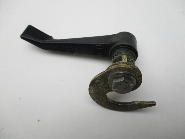 0395910 0321318 Lower Cowl Lever and Latch Evinrude Johnson 20-35 Hp