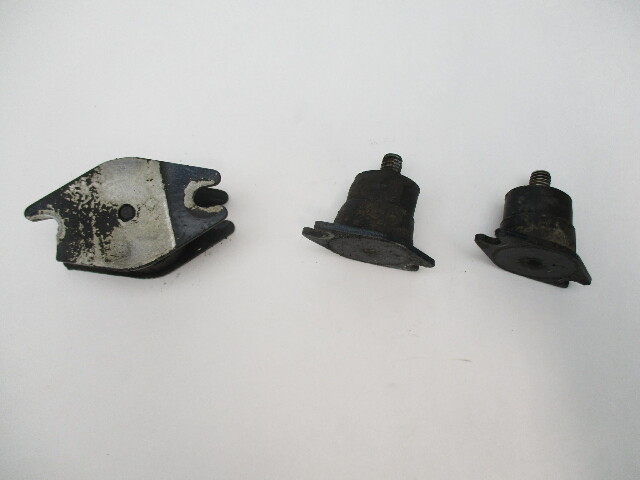 0321469 Lower Front Rubber Mount & 0303879 Upper Mount Evinrude Johnson 20-35 Hp
