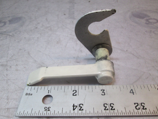0321319 0321318 White Lower Cowl Lever and Latch Evinrude Johnson 20-35 Hp