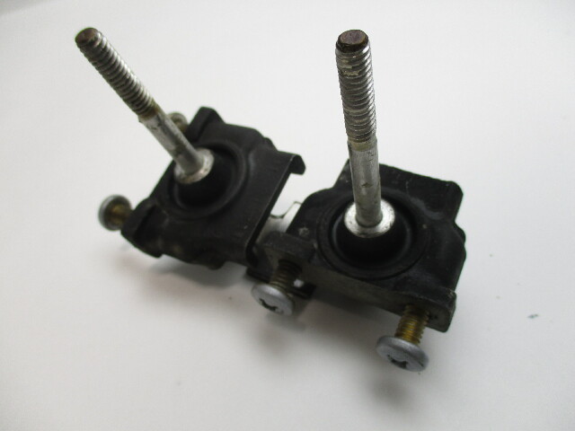 431641 0431641 Upper Thrust Mount Evinrude Johnson 9.9/10, 15HP Outboard 1974-92