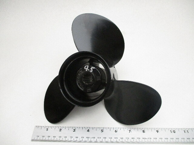 896892A40 Mercury  25-30 HP Prop 9 3/4  x 9 1/2 Pitch 10 Spline Alum Propeller