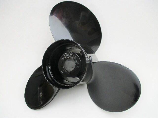 832828A45 15 X 17 Pitch Prop for 90-400HP 4 3/4" Gearcase Mercury Evinrude OMC