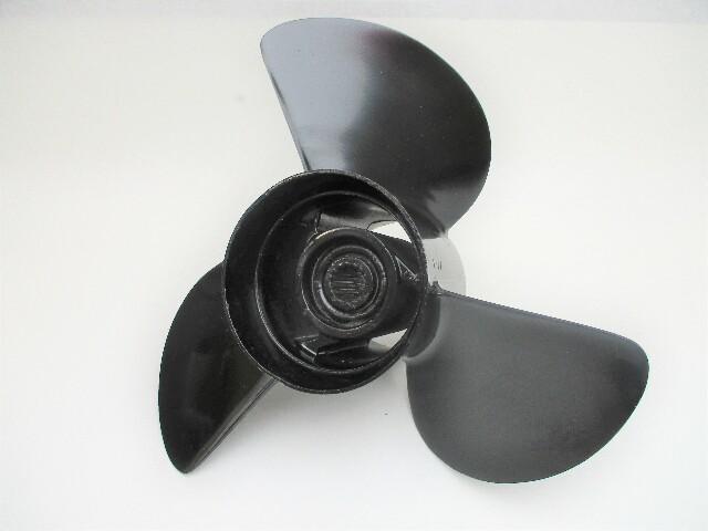 14-1/2 X 17 Pitch "M" Prop Propeller for 150-300 HP Yamaha 15 Tooth Spline