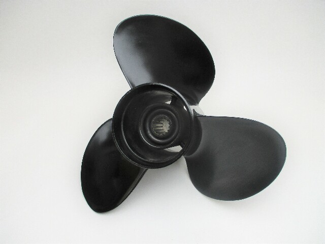 13 1/2 X 15 Pitch 15 Spline Prop for 70-140 HP 4-Stroke Suzuki Johnson Outboards