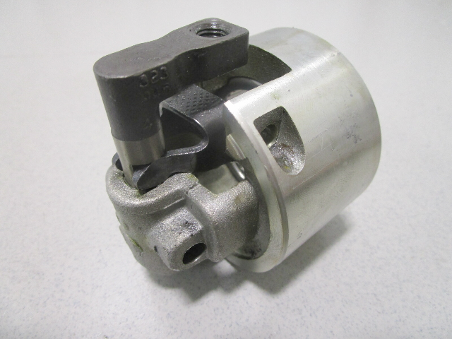 0391365 OMC Evinrude Johnson Outboard Gearcase Bearing Housing Assembly