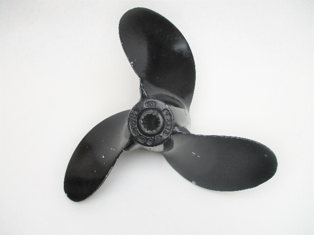 389944 9.2 x 12Pitch NON-THRU HUB EXHAUST Prop 13 Tooth Evinrude Johnson 14-28hp