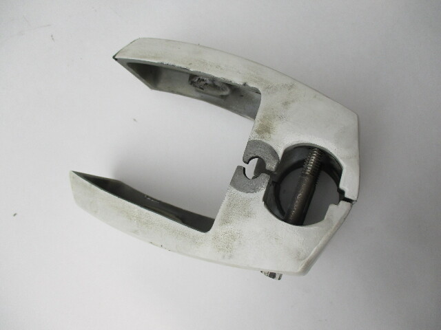 0323108 0323109 Evinrude Johnson Lower Mount Housing Assembly 20-35 HP 1976 - 99