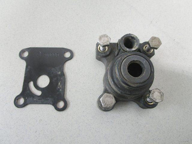 318875 318995 OMC Vintage Evinrude Johnson Outboard Water Pump Impeller Housing