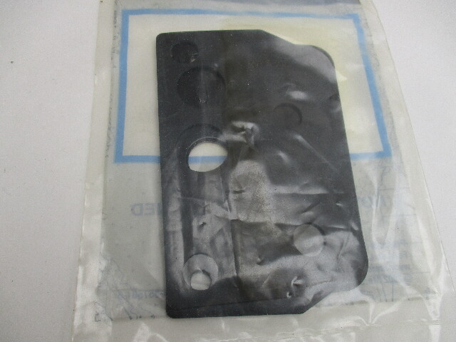 832734A2 Quicksilver Cylinder Block Breather Cover for MERCURY/MARINER Outboards