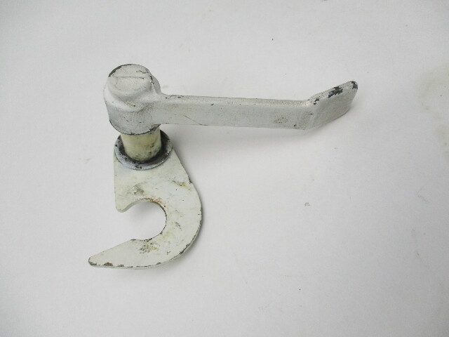 0321319 0321318 White Lower Cowl Lever and Latch Evinrude Johnson 20-35 Hp