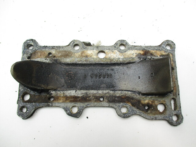 0318926 Evinrude Johnson 15 Hp 2 Cyl Inner Exhaust Crank Case Cover 318926