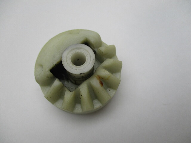 0319035 OMC Vertical Control Shaft Gear Evinrude Johnson 9.9-15 HP Outboard 0321997