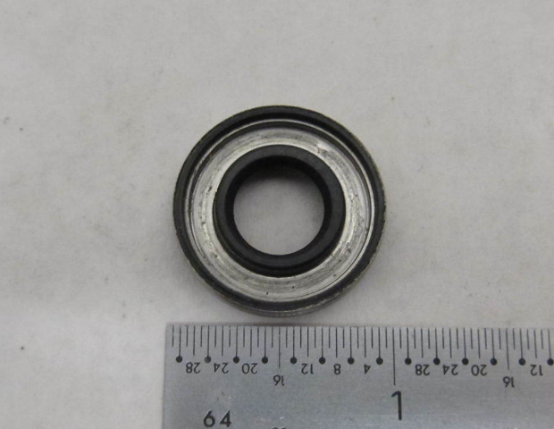18-2034 324639  Driveshaft Oil Seal for OMC Evinrude Johnson 3-8 HP Outboard
