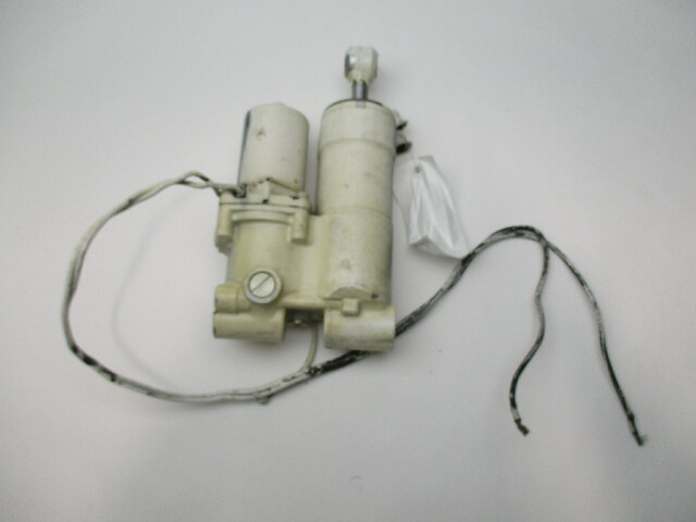 0438135 Hydraulic Trim Tilt Assembly Evinrude Johnson Outboard 25-50 HP  0397532