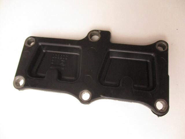 0336637 By-pass Crank Case Cover 9.9/10 & 15 HP Johnson Evinrude 2 Cyl 336637