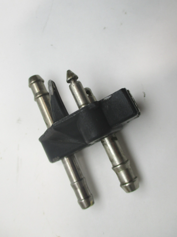 0398229 0395543 Evinrude Johnson 40-70 Hp Outboard Fuel Connector