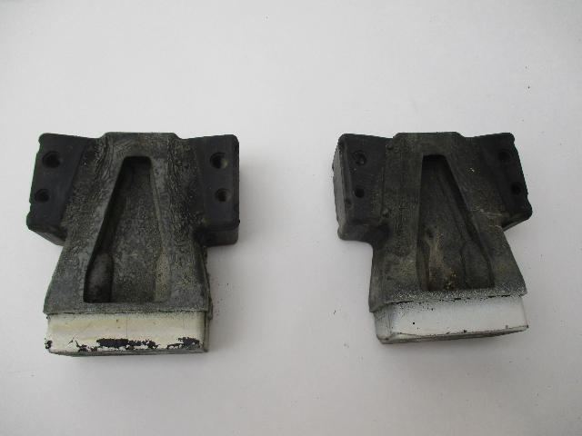 0387796 Evinrude Johnson Lower Rubber Mount Pair 60 70 Hp 3 Cyl Outboard 1978-2001