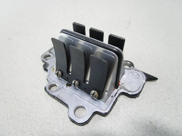828435A1 Mercury Mariner Outboard 6-15 HP Reed Block Assembly 1994-2006