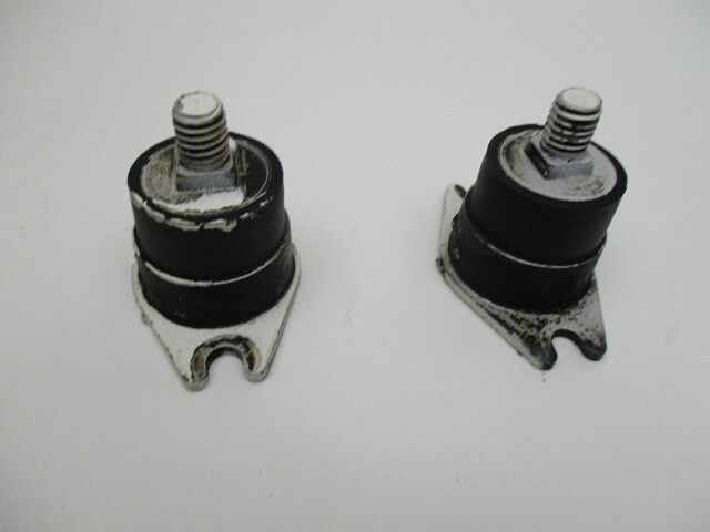 325974 0325974 0778211 778211 OMC Rubber Mount Set Johnson Evinrude 25/35 HP