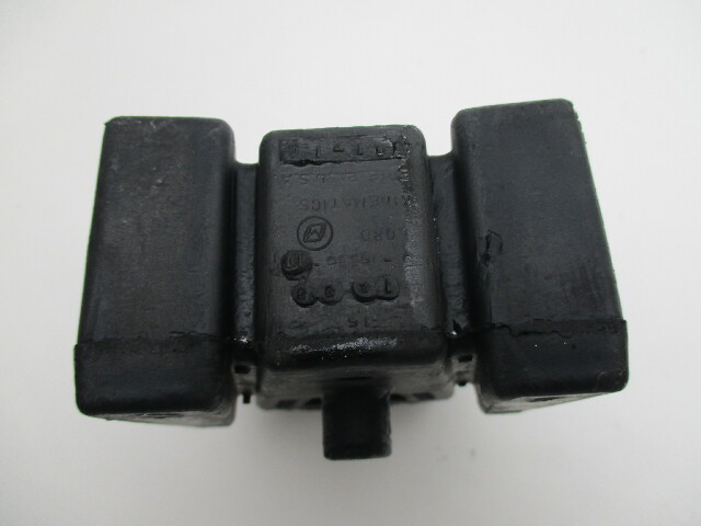 434632 391710 Johnson Evinrude Exhaust Housing Lower Rubber Mount 90-250 Hp