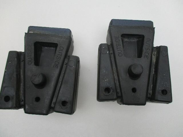 0434631 Evinrude Johnson 85-115 Hp Outboard Midsection Lower Rubber Mount