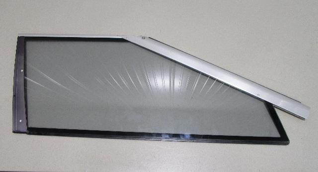 Bayliner Capri Boat Right Front Side Tinted Windshield Window 34 1/4" Glass