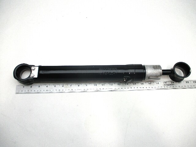 8M0079232 Mercruiser Bravo I II III Stern Drive Trim Tilt Cylinder Ram STBD