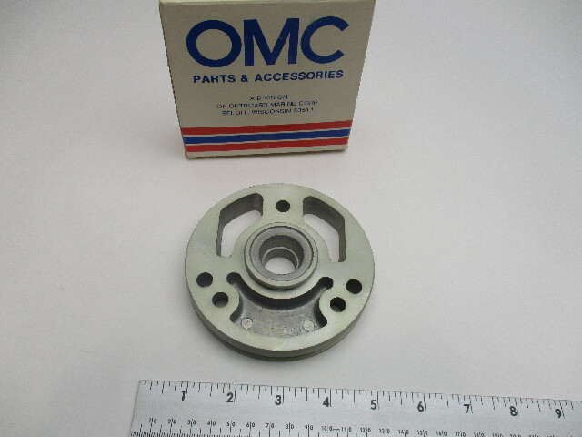0911699 OMC Cobra Upper Gear Case Water Pump Adapter Seal Housing 1986-1993