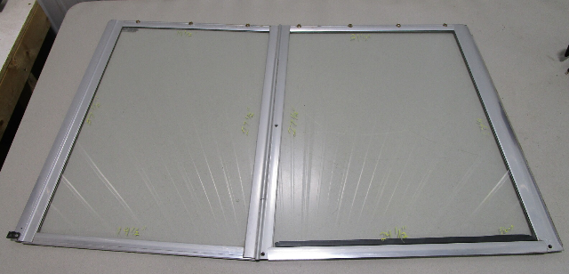 Bayliner Capri Center & Port Left Front Windshield Window 21.5 x 24.5 x 27.5 x 27