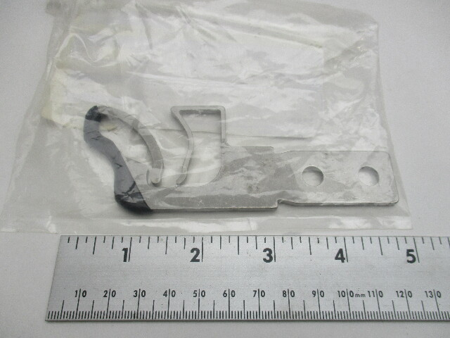 350665 0350665 OMC Evinrude Johnson Outboard Engine Cover Latch