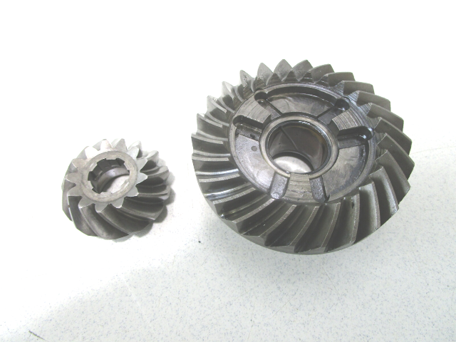 0985050 OMC Cobra Stern Drive Johnson Evinrude Outboards Forward & Pinion Gear