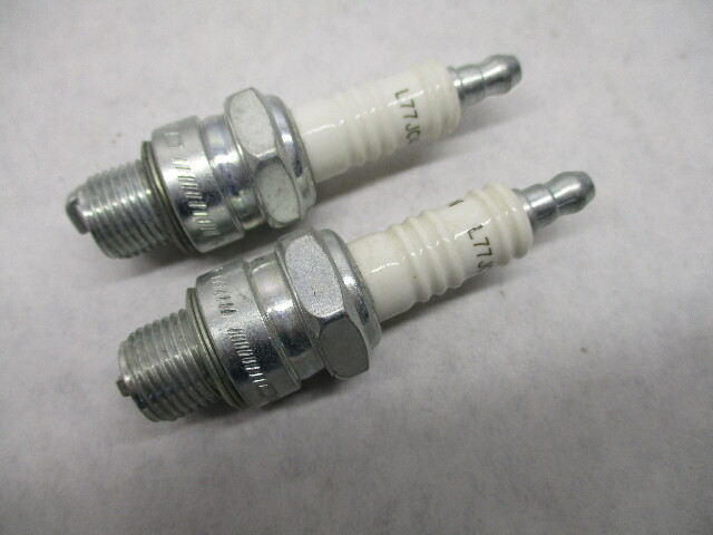 L77JC4 821m CHAMPION ENGINE SPARK PLUG COPPER PLUS SET 2 FOR OUTBOARDS SNOWMOBILES