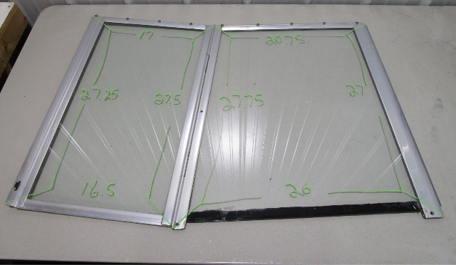 Bayliner Capri Center Port Left Front Windshield Window 20.75 x 26 x 27.75 x 27