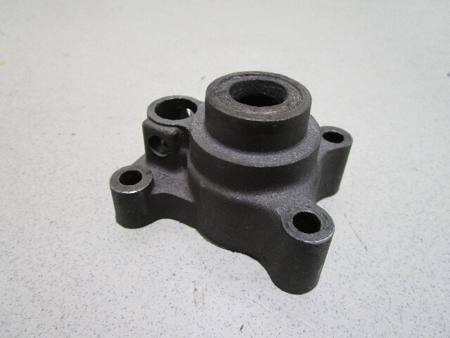 318875 318995 OMC Vintage Evinrude Johnson Outboard Water Pump Impeller Housing