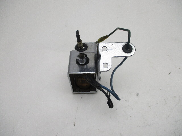689-86111-00-00  Yamaha 30HP Outboard Elec Choke Solenoid & Stay