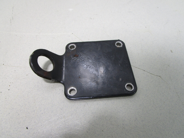 805629A1 Mercruiser 3.0 4 Cyl Exhaust Manifold End Cap Lifting Eye