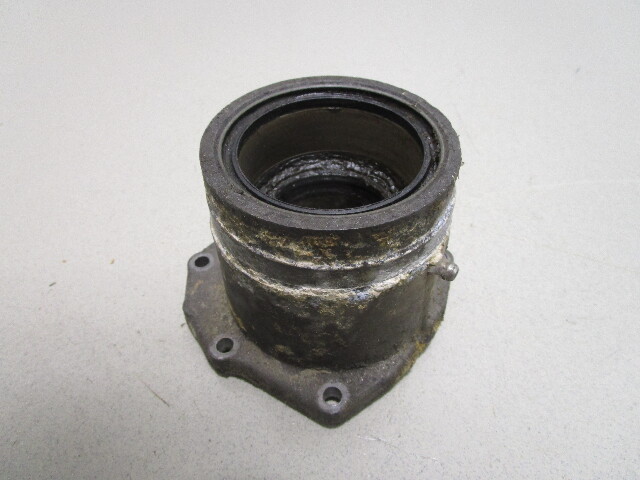 0982439 OMC Stringer Sterndrive Chevy GM V6 V8 Swivel Bearing Housing 1980-1985