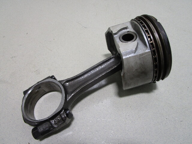 733-810852 Mercruiser Sterndrive 3.0L GM Std Piston & Connecting Rod 613-3817