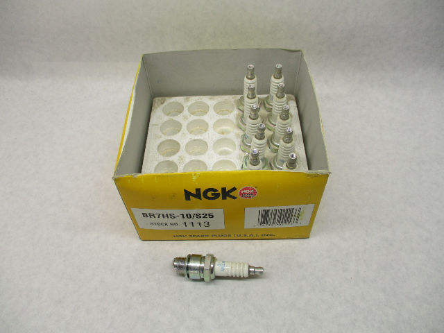 BR7HS-10 1113 Lot of 11 NGK MARINE SPARK PLUG STANDARD RESISTOR YAMAHA SUZUKI