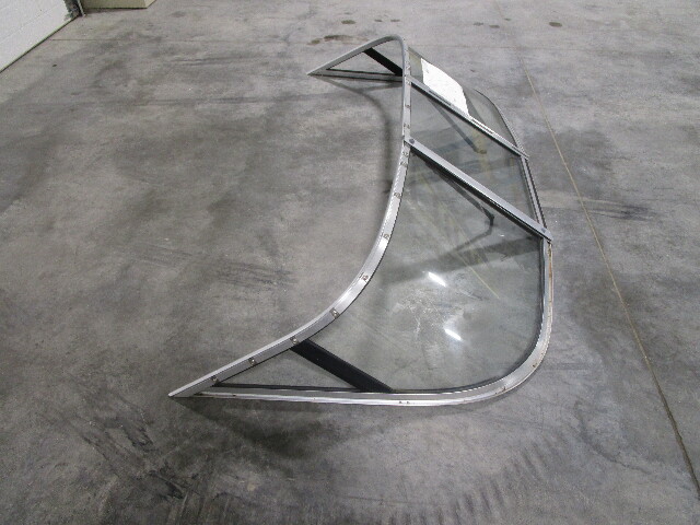 1996 Sunbird Spirit 170 Curved Boat Windshield Walk-Through