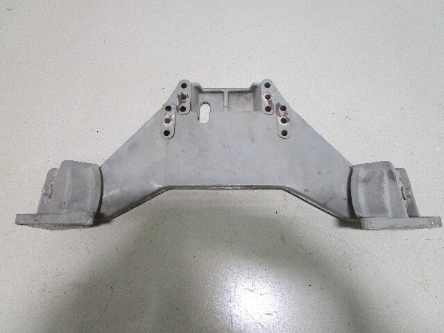 313845 382618 OMC 80, 90HP Sterndrive Front Motor Mount Bracket Assembly 1969-71