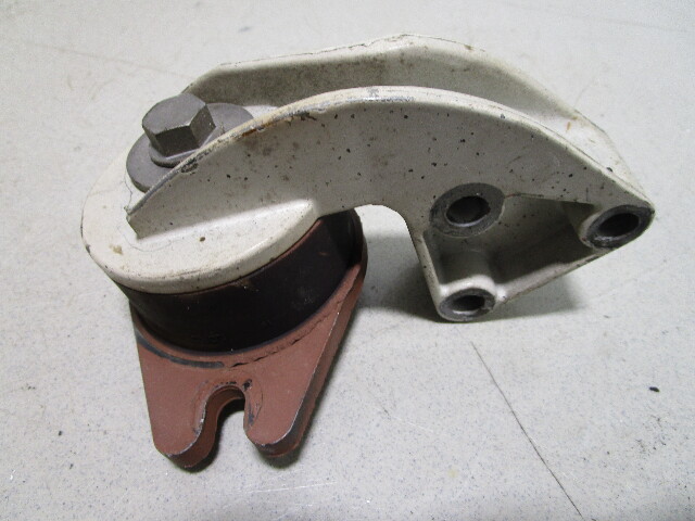 308477 380081 Upper Bracket & Mount OMC 120HP Stringer Sterndrive 1968-71
