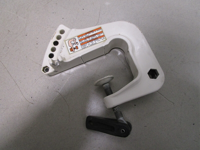 5033405 BRP JOHNSON STBD STERN CLAMP BRACKET 4-6 Hp 4 Stroke