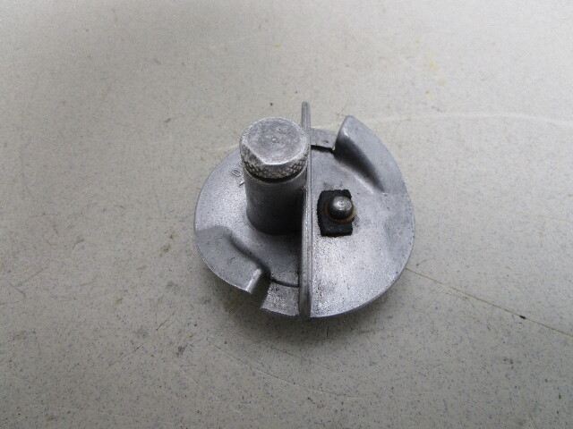 277153 1951-1952 Evinrude 7.5 hp Fleetwin Fuel Cap Assembly