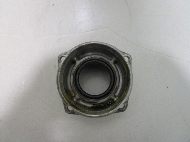 911683 0911683 OMC Cobra Upper Unit Gear Bearing Carrier 1986-1993